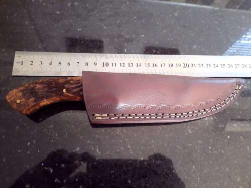 Handmade Damascus steel HUNTING  knife with Wooden handle scales.