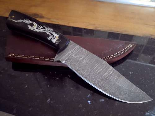 Handmade Damascus steel HUNTING  knife with Bull Horn handle scales.