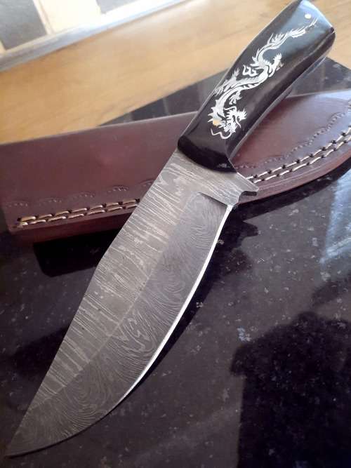 Handmade Damascus steel HUNTING  knife with Bull Horn handle scales.