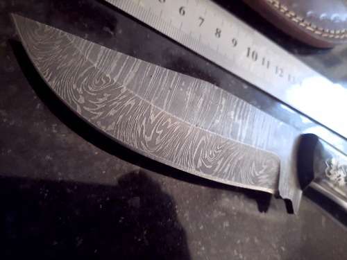 Handmade Damascus steel HUNTING  knife with Bull Horn handle scales.