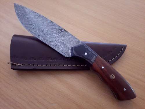 Handmade Damascus steel HUNTING  knife with Wooden handle scales.