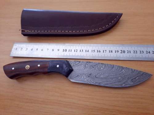 Handmade Damascus steel HUNTING  knife with Wooden handle scales.