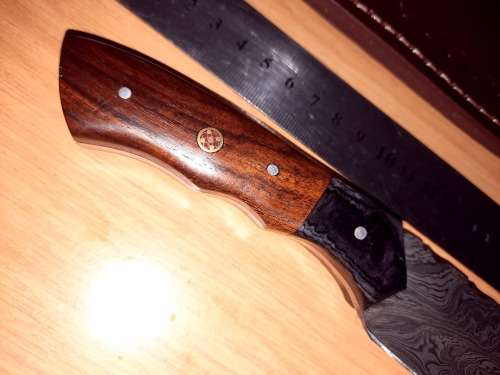 Handmade Damascus steel HUNTING  knife with Wooden handle scales.
