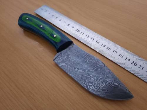 Handmade Damascus steel HUNTING  knife with Wooden handle scales. Please read description.