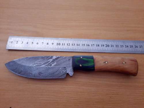 Handmade Damascus steel HUNTING  knife with Wooden handle scales. Please read description.
