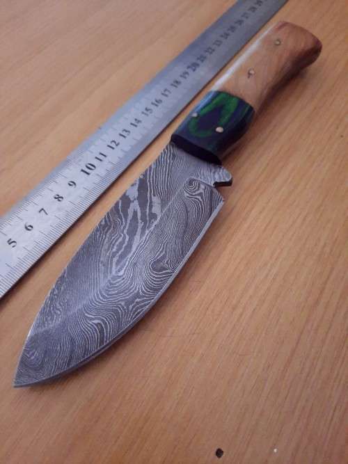 Handmade Damascus steel HUNTING  knife with Wooden handle scales. Please read description.