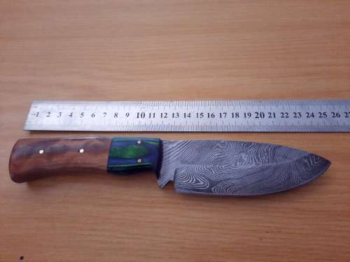 Handmade Damascus steel HUNTING  knife with Wooden handle scales. Please read description.