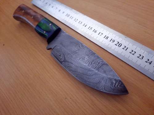 Handmade Damascus steel HUNTING  knife with Wooden handle scales. Please read description.