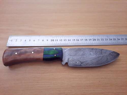 Handmade Damascus steel HUNTING  knife with Wooden handle scales. Please read description.