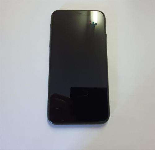 APPLE IPHONE XR 64GB ~ LISA HAS (FIVE)