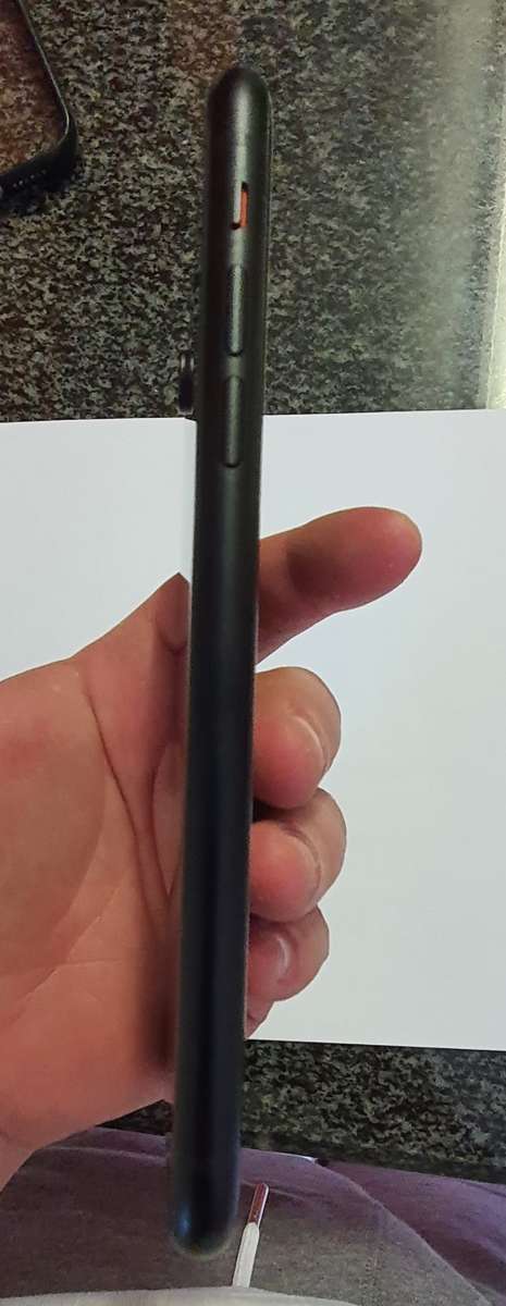 APPLE IPHONE XR 64GB ~ LISA HAS (FIVE)