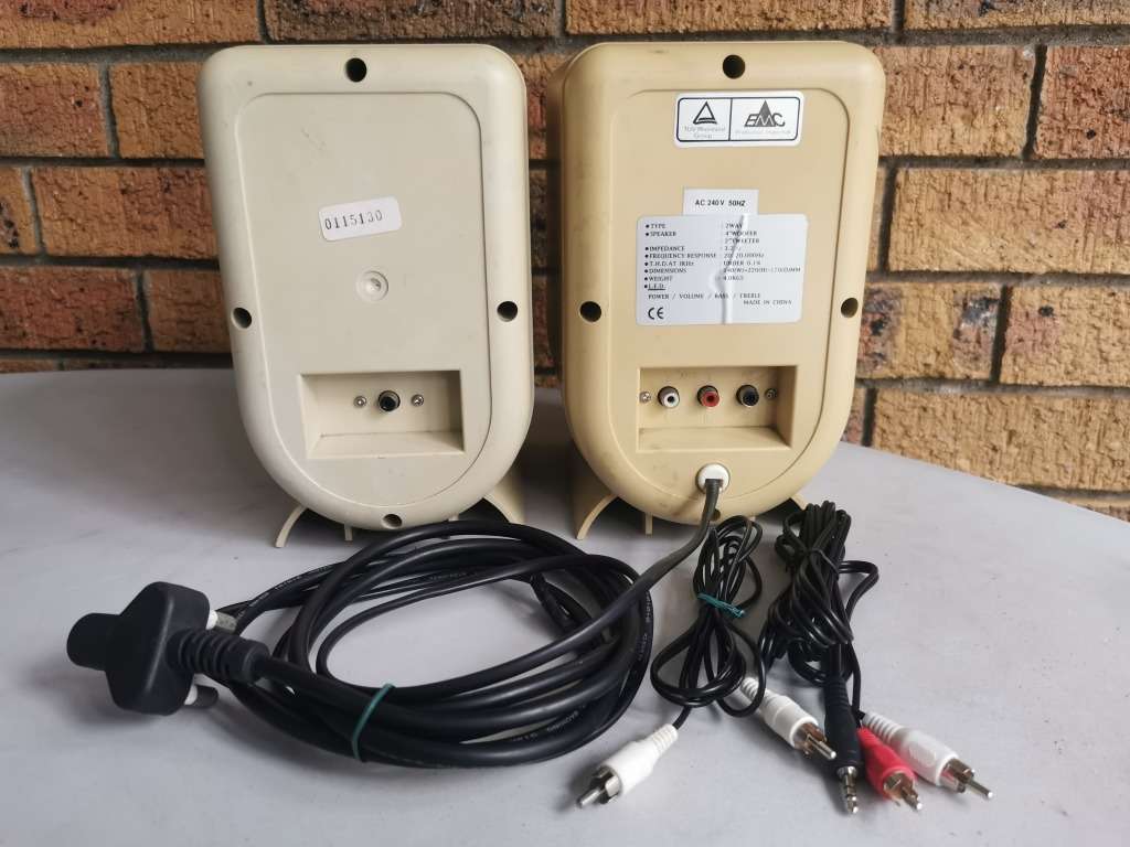 2-way powered PC speakers