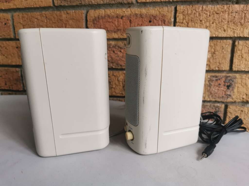 Creative CS100 PC speakers