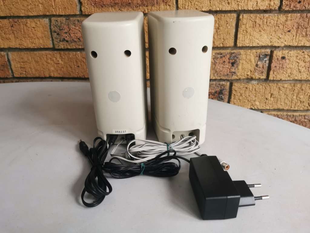 Creative CS100 PC speakers