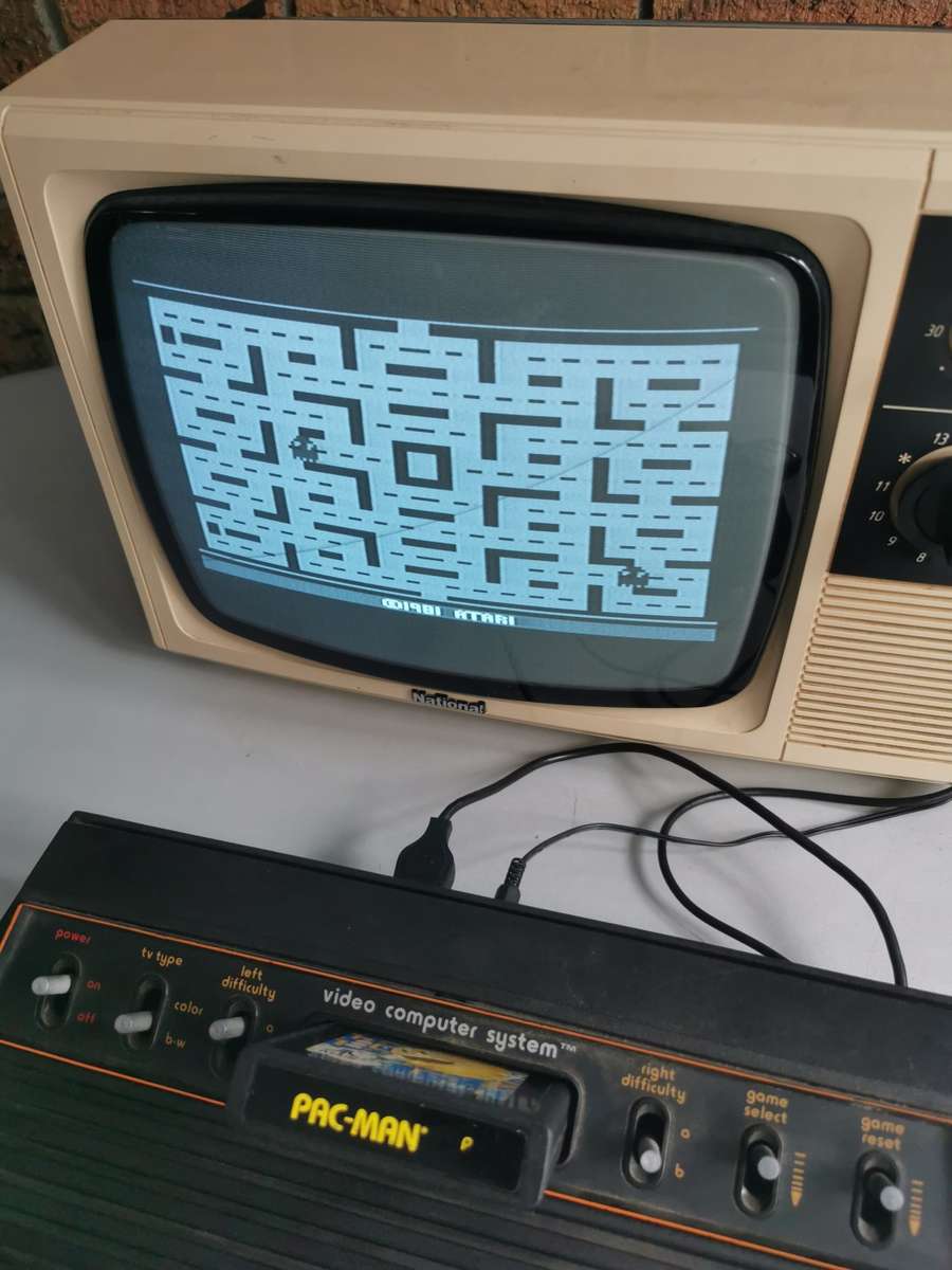 Atari 2600 with TV (ready to play)