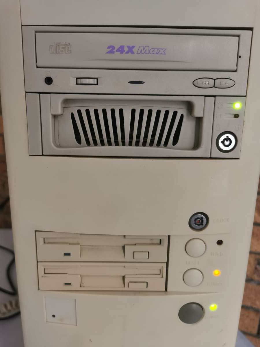 Pentium 120 full tower PC