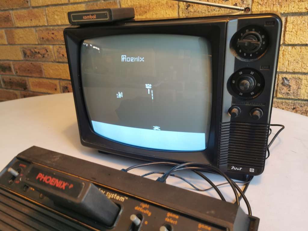Atari 2600 with TV (ready to play)