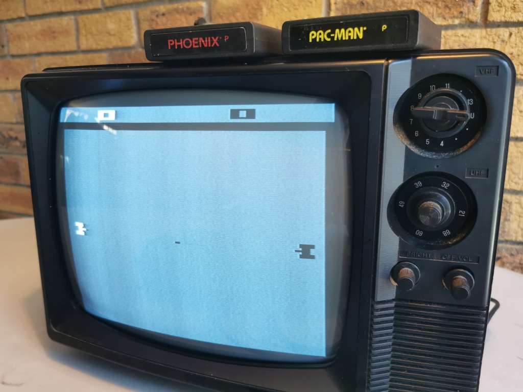Atari 2600 with TV (ready to play)