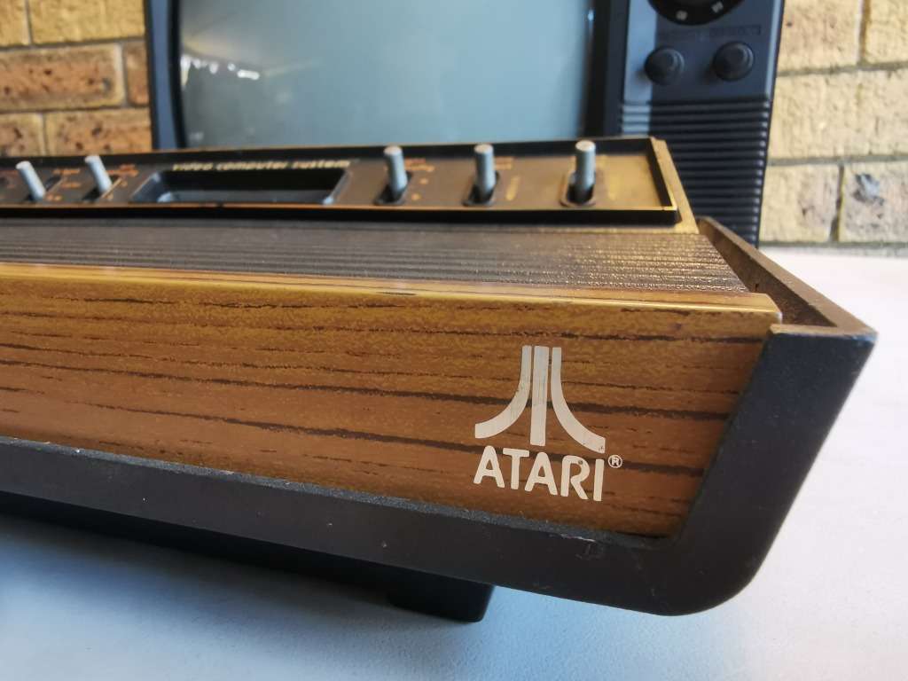 Atari 2600 with TV (ready to play)