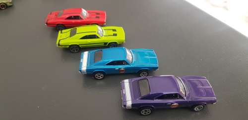 Hot wheels dodge charger 500 x4