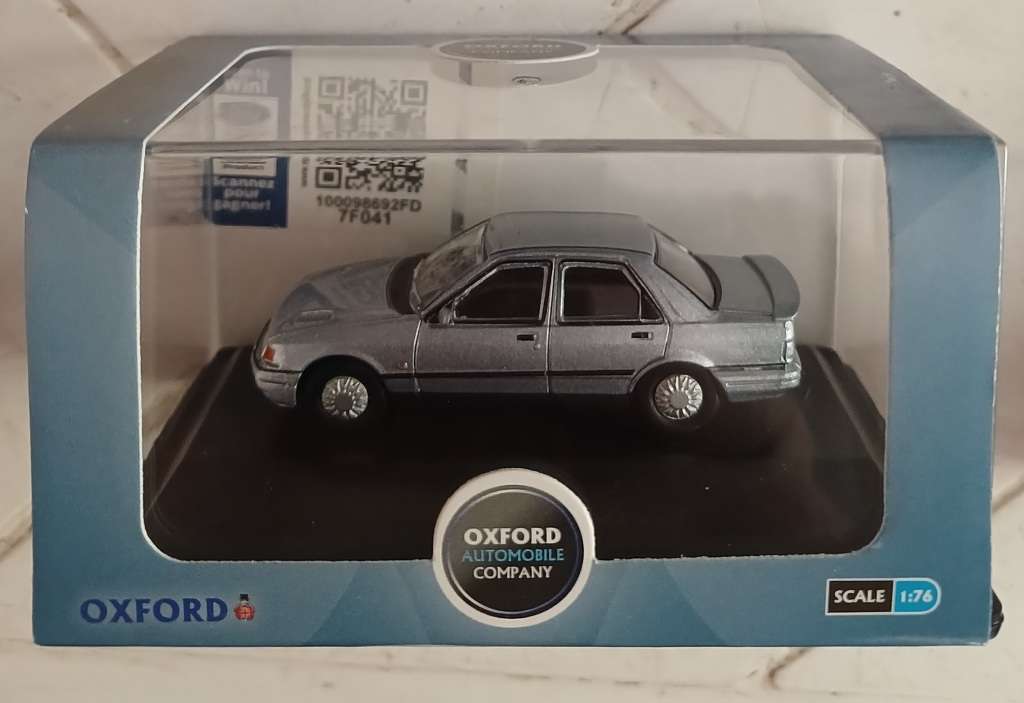 Oxford diecast ford sapphire