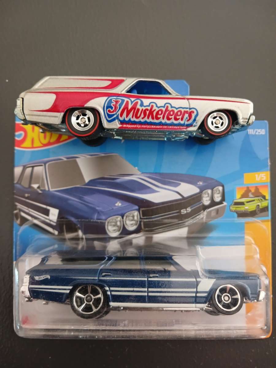 Hot wheels 70 chevelle ss wagons x2