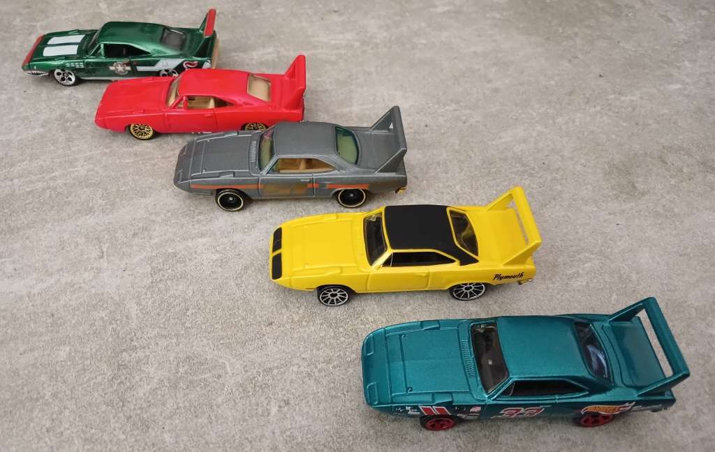 Hot wheels road runner mix