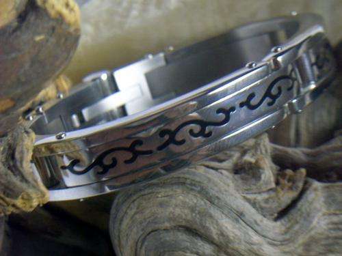 $169.00 SOLID TOP QUALITY AND DESIGNE BRACELET WITH UNIQUE NEW LOCKING SYSTEM