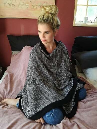 KNITTED CAPE - PERFECT FOR ALL OCCASIONS