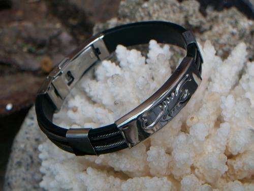 MANS STAINLESS STEEL 316L SILVER AND BLACK ION RUBBER SCORPION BRACELET