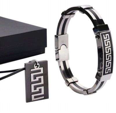 TRENDY STAINLESS STEEL 316L SILVER  BRACELET AND MATCHING PENDANT WITH A DIFFERENCE