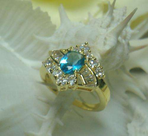 14KT GP LADIES EXQUISITE 2.4CT LAB CREATED EMERALD AND MULTIPLE CZ