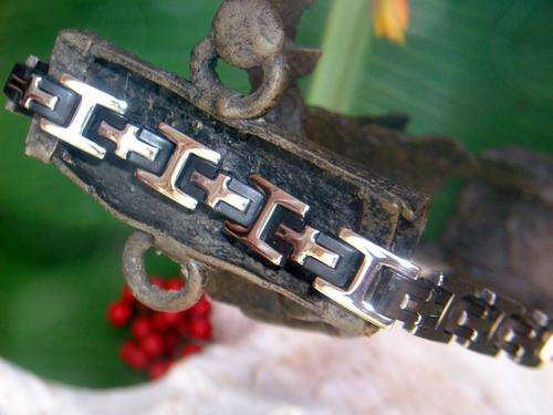 STAINLESS STEEL 316L BRACELET SILVER AND BLACK RUBBER CROSS LINKED