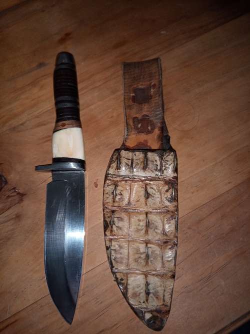 BUCK KNIFE WITH HAMDMADE HANDLE WITH CROCODILE SKIN SCABBARD