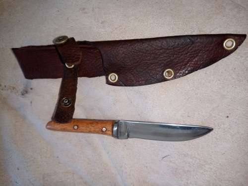 HUNTING KNIFE WITH HANDMADE WOOD HANDLE AND LEATHER SCABBARD