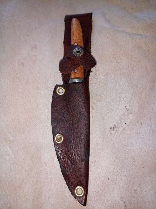 HUNTING KNIFE WITH HANDMADE WOOD HANDLE AND LEATHER SCABBARD