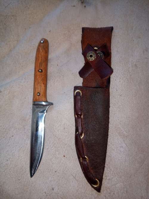 HANDMADE KNIFE USING COLUMBIA  MODEL K-09 BLADE HANDLE MADE WITH BUSHVELD HARDEHOUT & LEATHER SHEET