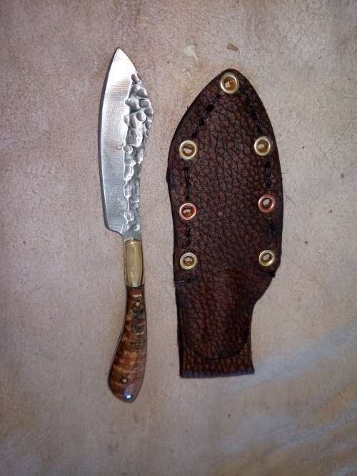 HUNTING KNIFE WITH STAINLESS STEEL FULL TANG BLADE AND HANDMADE HANDLE AND LEATHER SCABBARD