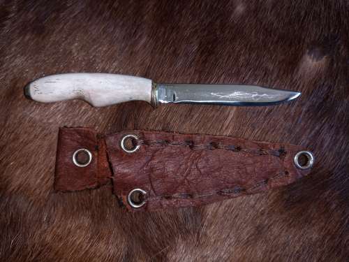 HANDMADE NECK KNIFE ,HANDLE DEER HORN , SS BLADE, LEATHER SCABBARD