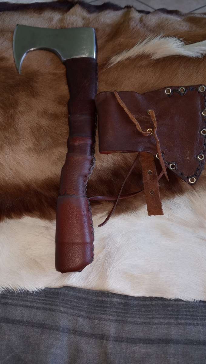 HANDMADE VIKING AXE WITH TAMPERED STEEL BLADE
