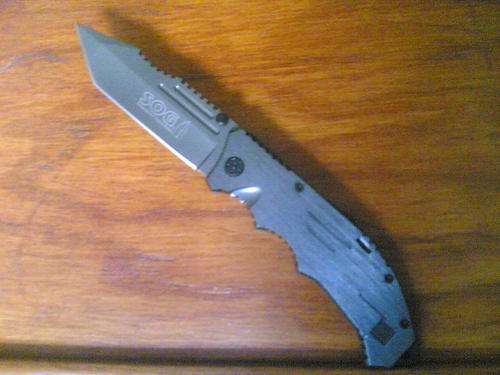 POCKET KNIFE SOG MANAUFACTURED BY SOG EXTRAORDINARY TOOLS AND BLADES