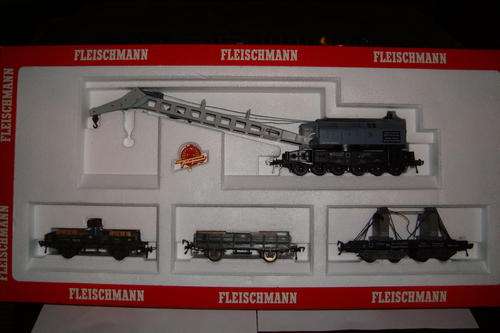 FLEISCHMAN CRANE SET. HO SCALE. PRODUCT NUMBER 5597