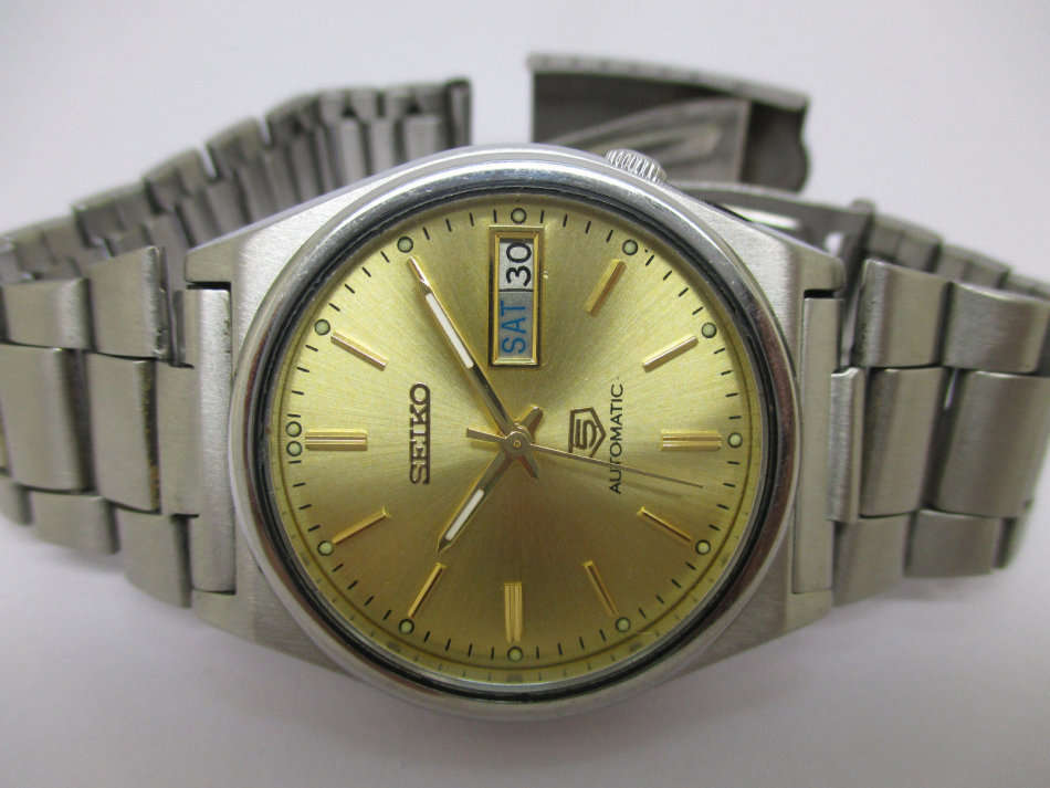 VINTAGE SEIKO 5 AUTOMATIC 17 JEWEL DAY DATE GENTS WRISTWATCH