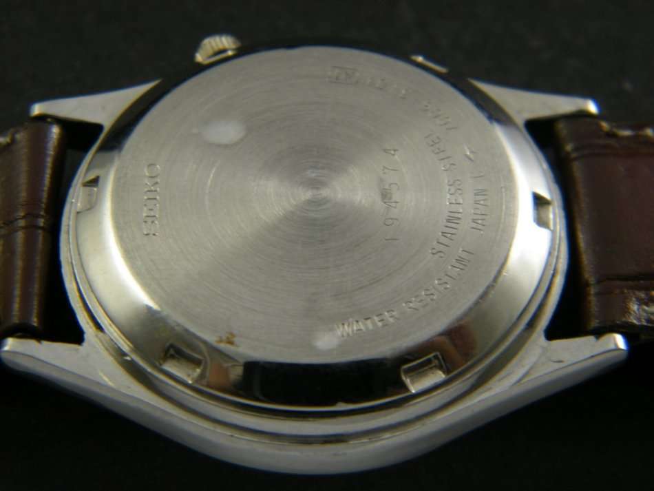 VINTAGE SEIKO 5 AUTOMATIC DAY & DATE WRIST WATCH FOR MEN IN EXCELLENT CONDITION