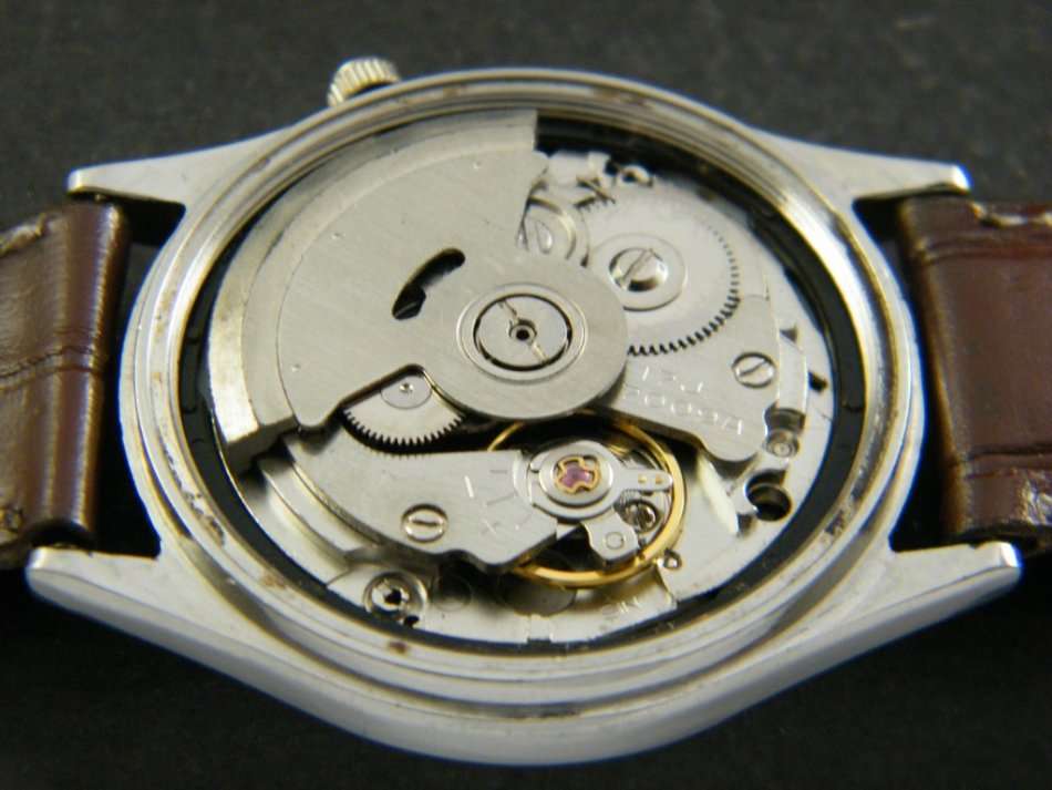 VINTAGE SEIKO 5 AUTOMATIC DAY & DATE WRIST WATCH FOR MEN IN EXCELLENT CONDITION