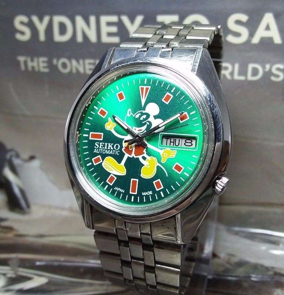 VINTAGE SEIKO 5 MICKY MOUSE AUTOMATIC DAY & DATE WRIST WATCH FOR MEN IN EXCELLENT CONDITION