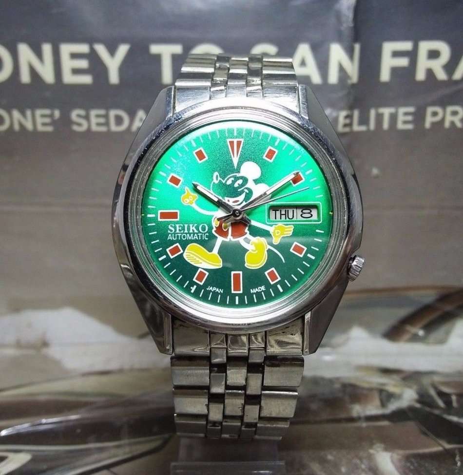 VINTAGE SEIKO 5 MICKY MOUSE AUTOMATIC DAY & DATE WRIST WATCH FOR MEN IN EXCELLENT CONDITION