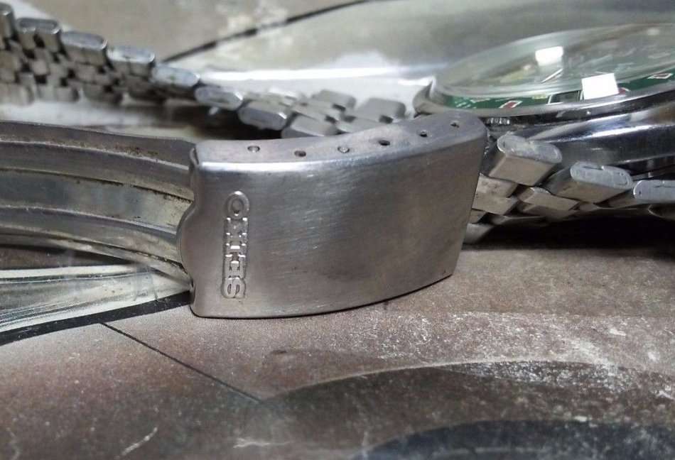 VINTAGE SEIKO 5 MICKY MOUSE AUTOMATIC DAY & DATE WRIST WATCH FOR MEN IN EXCELLENT CONDITION