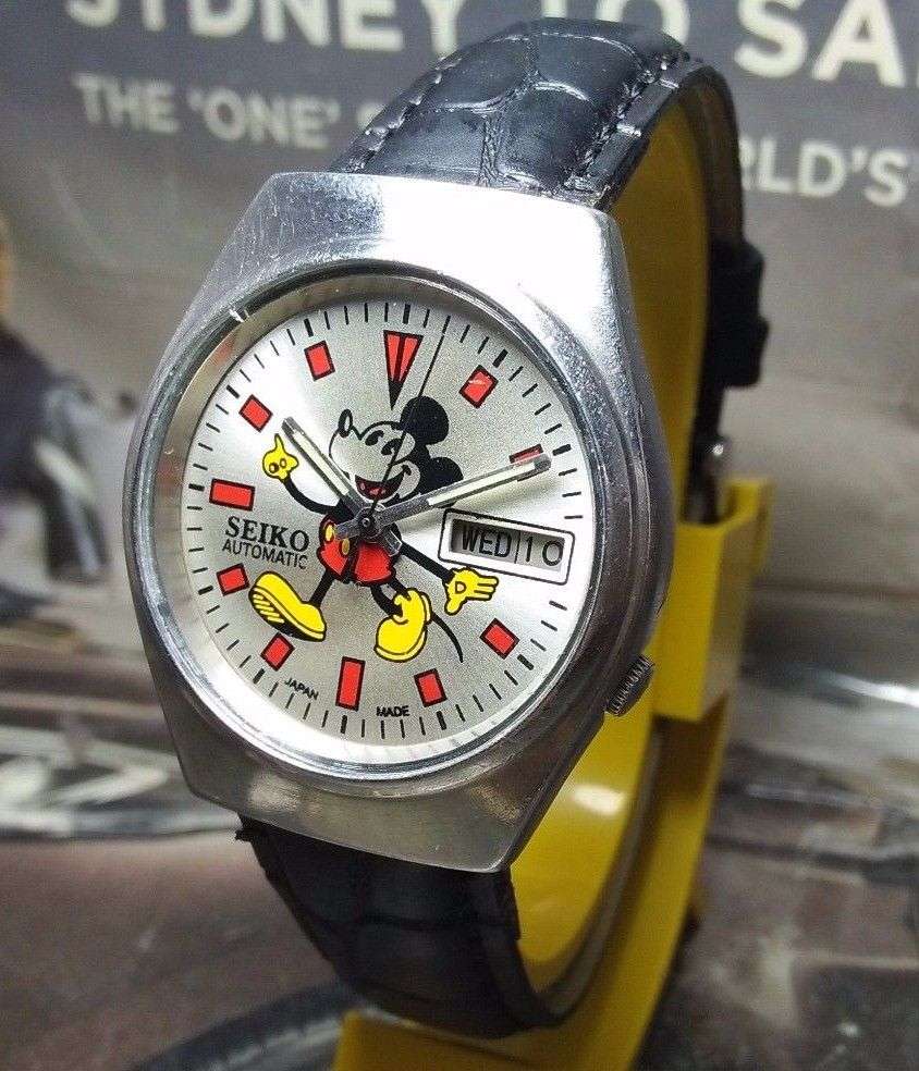 VINTAGE SEIKO 5 MICKY MOUSE AUTOMATIC DAY & DATE WRIST WATCH FOR MEN IN EXCELLENT CONDITION