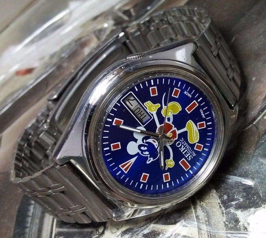 VINTAGE SEIKO 5 MICKY MOUSE AUTOMATIC DAY & DATE WRIST WATCH FOR MEN IN EXCELLENT CONDITION